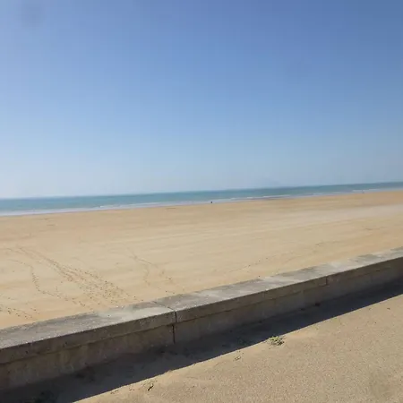 Appartement En Bord De Mer Avec 2 Chambres, Balcon, Parking Et Lave-Vaisselle - Fr-1-224C-243 Apartamento